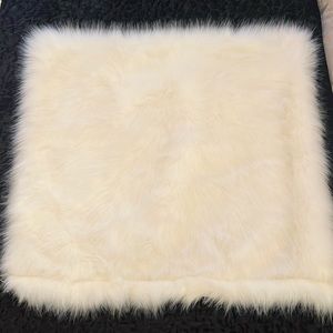 Fur pillow sham